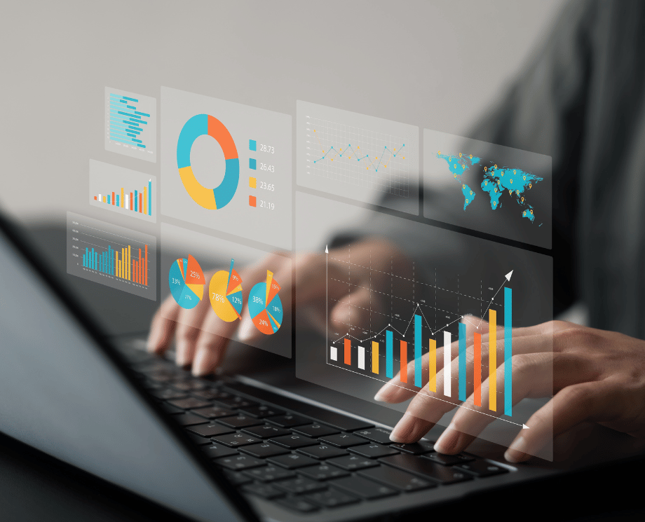 Dashboard vor dem Hintergrund einer Mitarbeitnden am Laptop