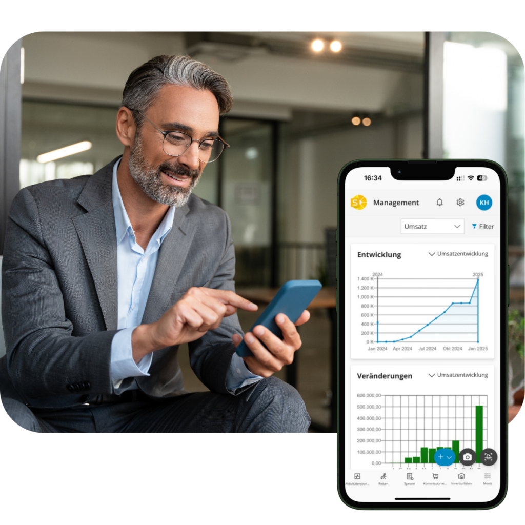 Hand hat Smartphone in der Hand. Daneben ist ein Smartphone mit einem Screenshot der Scopevisio2Go