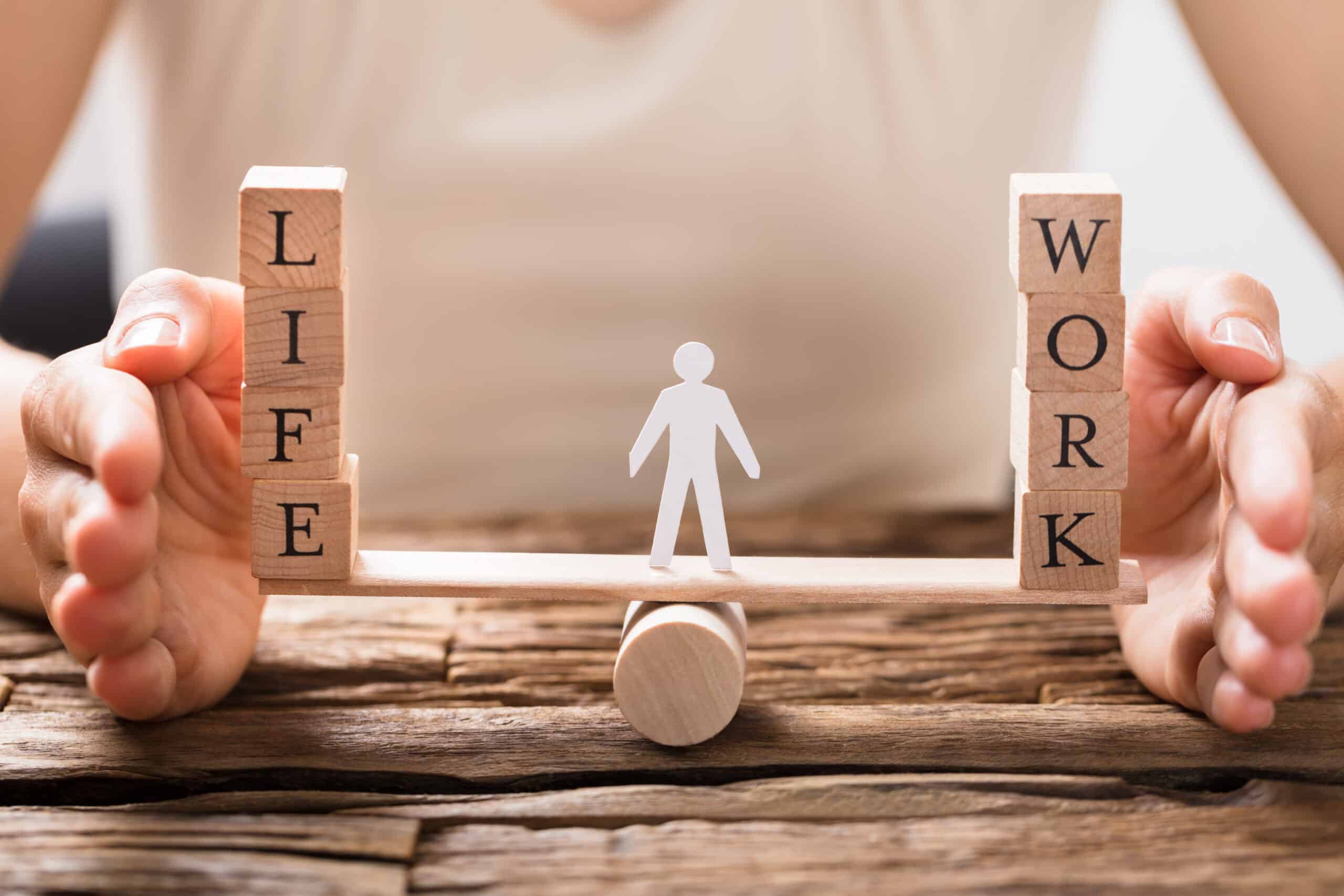 Für eine gute Work-Life-Balance ist ein Gleichgewicht zwischen beruflichen und privaten Tätigkeiten sinnvoll.